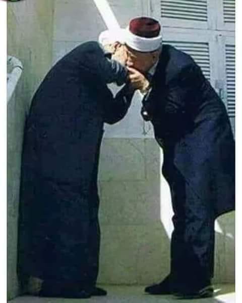 الصورة لسيدي الشيخ العلامة البوطي رحمه الله ومعه سيدي المرشد محمد أديب حسون رحمه الله ...