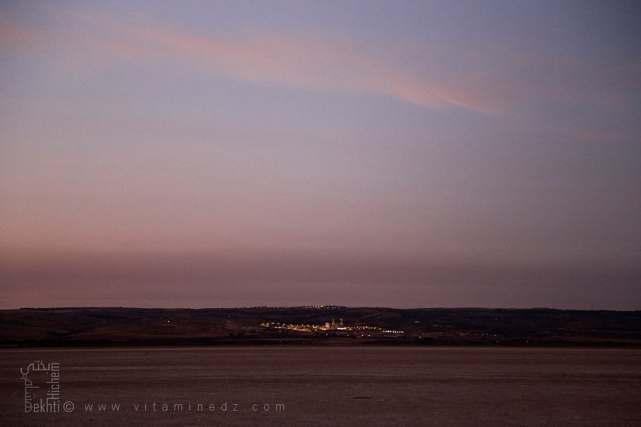 Centrale électrique de Boutlelis, vue de la Sebkha (La nuit)