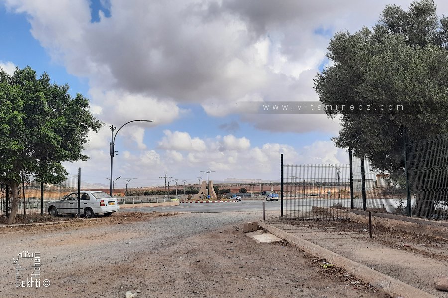 Parking et rond point de la Gare routière Témouchent