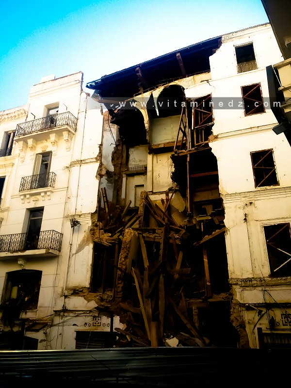 Immeuble en ruine à la Casbah d'Alger après effondrement