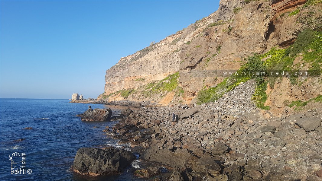 Plage de Oued Abdallah, à Ghazaouet coté rochers