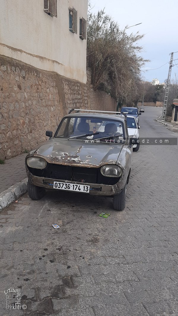 Voiture 204 à Tlemcen (El Eubbad)