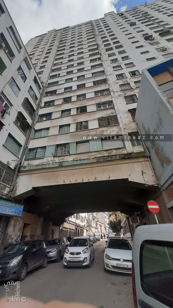 Oran immeuble géant de l'époque coloniale