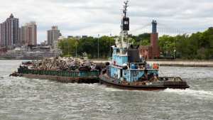 Planète (Déchets: l'overdose) - Etats-Unis: New York, trains, bateaux et camions