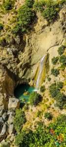 Dans la rivière et les cascades de ouad el bered