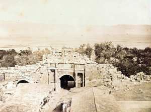 Ancienne photo de l'arc de Caracalla à Tebessa