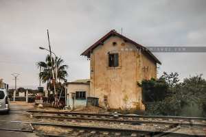 Passage ferroviare à Oued Tlelat