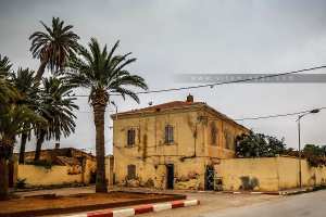 Ferme coloniale à la sortie de Oued Tlelat