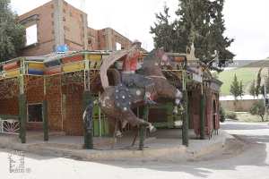 Café à Amieur avec statue de l'Emir Abdelkader