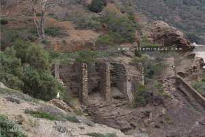 Vestiges de l'époque coloniale au port de Honaïne