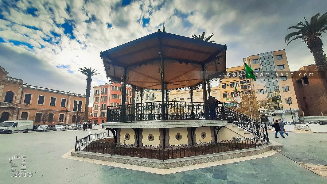 Le Kiosque à Musique  à l'esplanade du 1er Novembre 1954 Ex Place Carnot