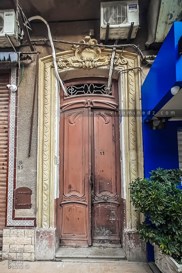 Porte d'un immeuble colonial à Sidi Bel Abbes