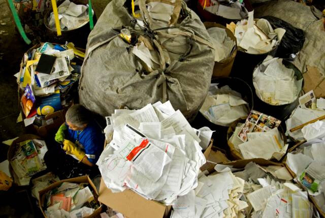 Planète (Déchets: l'overdose) - Brésil: São Paulo et les petites mains du recyclage