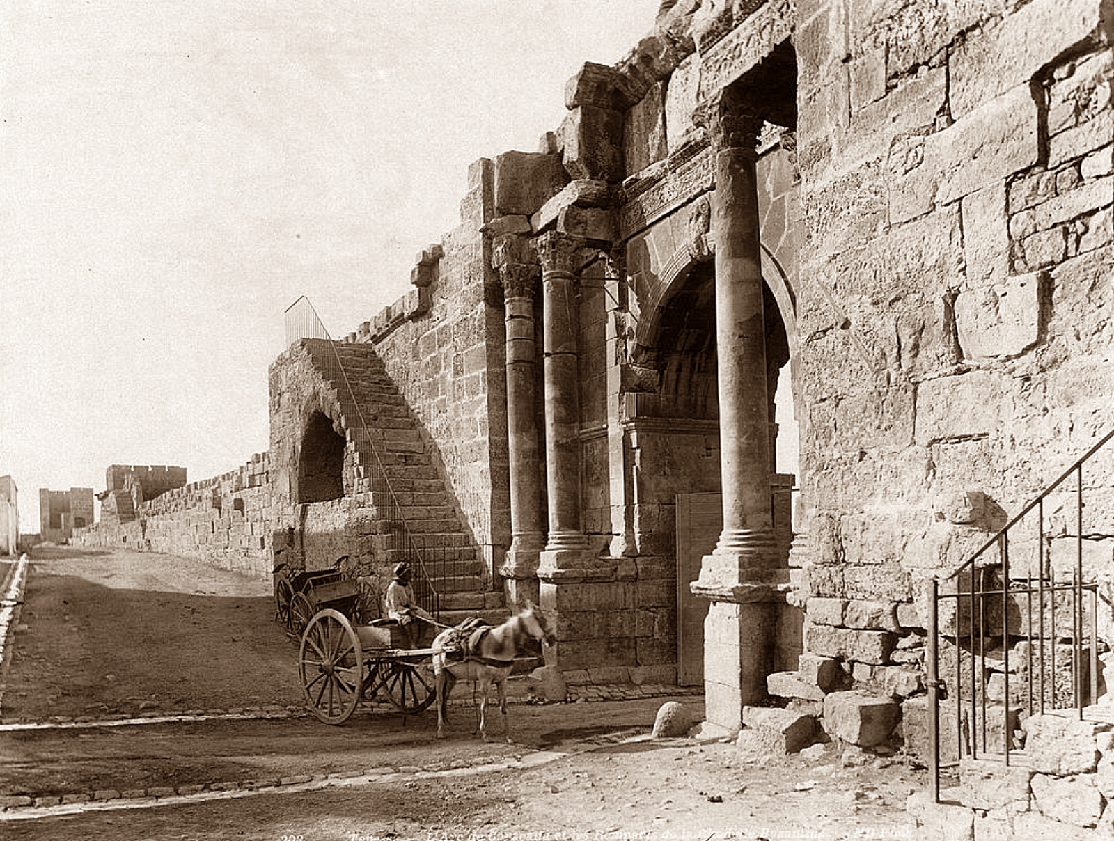 La principale porte ce thevest avait été ménagée dans l’arc de Caracalla