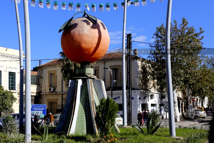 El Fouara, sous forme d'orange emblème de la ville de Boufarik