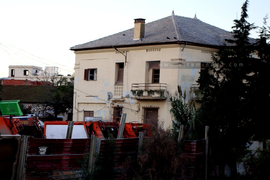 Ancienne villa coloniale à l'entrée de Khemis El Khechna