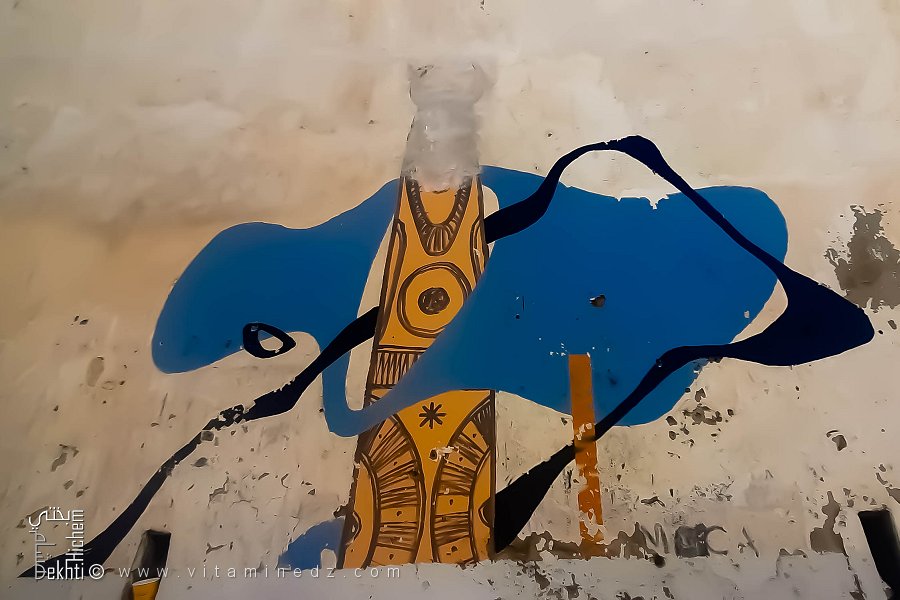 Grafitti à Alger en plein milieu d'un Marché populaire