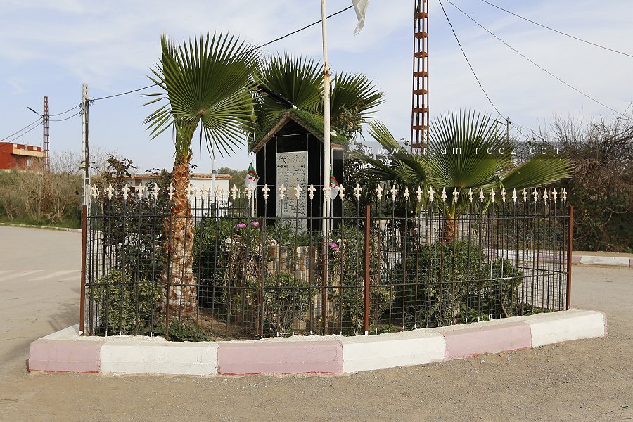 Monument au morts au Village d'El Alouia (Commune de Sidi Abdelli)