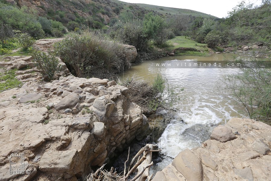 Vestiges d'un petit barrage sur l'Isser