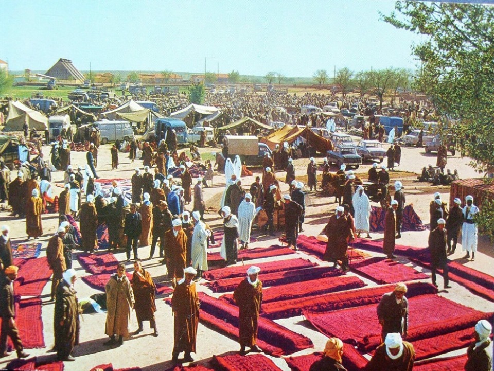 صورة قديمة لسوق العمور بمدينة افلو الهلالية