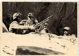 صورة نادرة للمجاهد العقيد لطفي