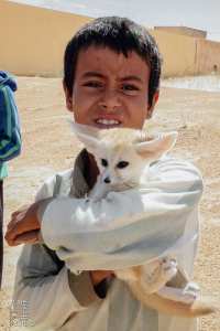 أطفال ديميريني يبيعون ثعالب الفنك