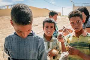 Enfants de Dhemirini vendant des fennecs