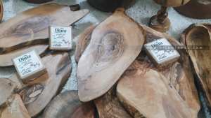 منتجات تقليدية مصنوعة من الخشب للبيع عبر الإنترنت