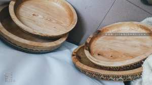 أواني طعام تقليدية من الخشب بزخارف بربرية