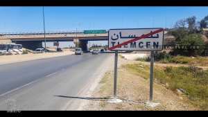 Juste à la sortie de Tlemcen, l'entrée de l'autoroute Est-Ouest