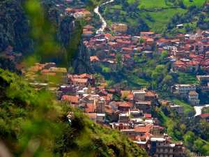 Le village #Assif_El_Hammam , région d'#Adekar__ Bgayet (Béjaia) en Kabylie .