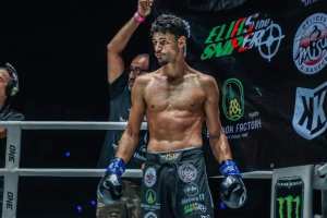 الكيك بوكسر الجزائري إلياس محمودي (26 سنة)