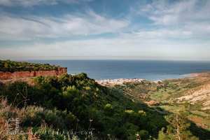 Descente vers le village et plage de Cap Blanc