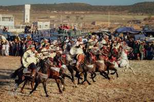 Le hennissement des chevaux et le crépitement de la poudre