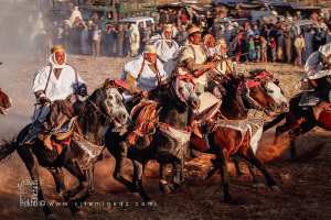 رماية الفرسان في لحظة حاسمة - وعدة تامسنا (بلدية الحساسنة، ولاية سعيدة) ماي 2015