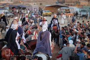 Le salut des cavaliers avant la fantasia à la Waada de Tamesna (Commune El Hassasna, Wilaya de Saida) Mai 2015
