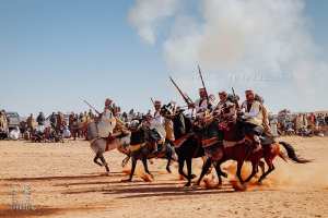Fantasia : cavaliers et fusils, l’art du baroud en pleine action
