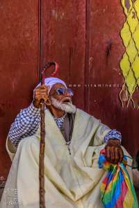 شيخ ثمانيني جاء من بعيد ليشهد على تقاليد حيّة