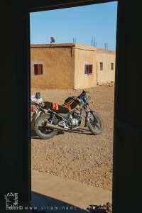 دراجة نارية لراعي جنوب معموَرة، ولاية سعيدة، بالقرب من شط الشرڨي