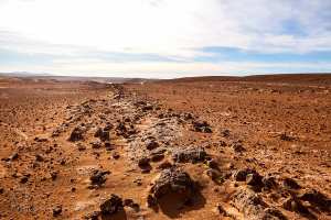 Pour s’approcher de Khneg Azir, un chemin périlleux