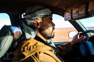 Aziz, notre guide, et son inquiétude pour le vieux 4x4 – عزيز، دليلنا وقلقه على سيارته القديمة