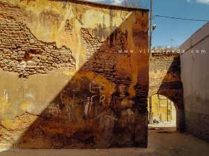Murs et porte ancienne en arc (Derb Beni Djemla, Médina de Tlemcen)