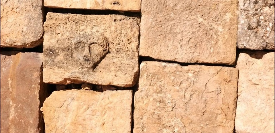 gravure phiniciene a khemisa , souk ahras