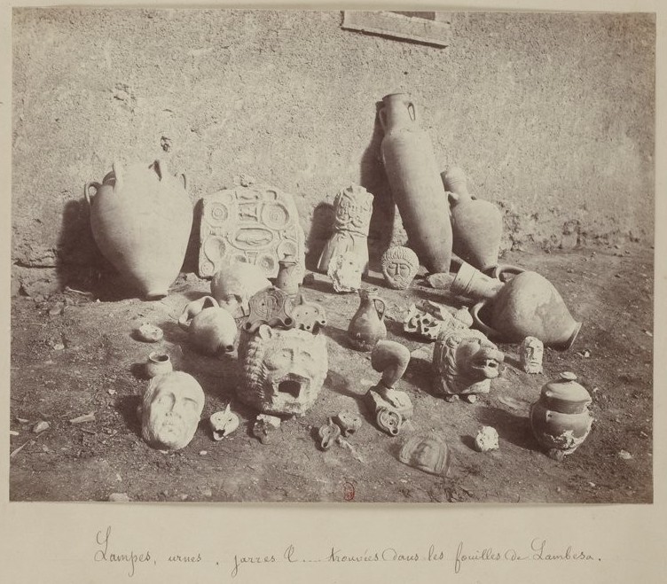 objet romain trouvé dans les ruine de lambése , batna