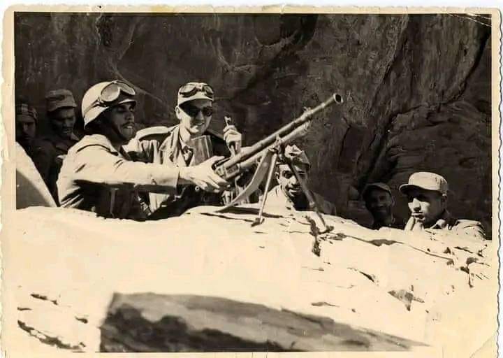 صورة نادرة للمجاهد العقيد لطفي