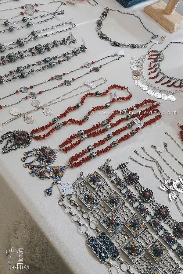 Exposition vente de bijoux kabyles à Alger