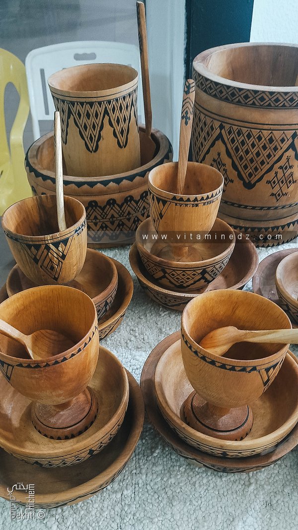 Vaisselle traditionnels en bois aux motifs berbères