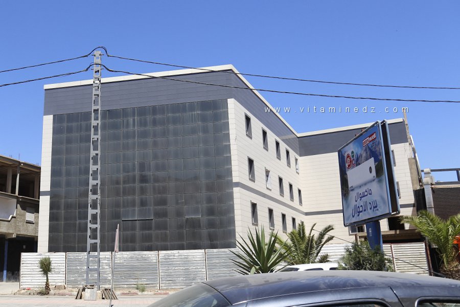 Immeuble avec façade vitrée à Chlef