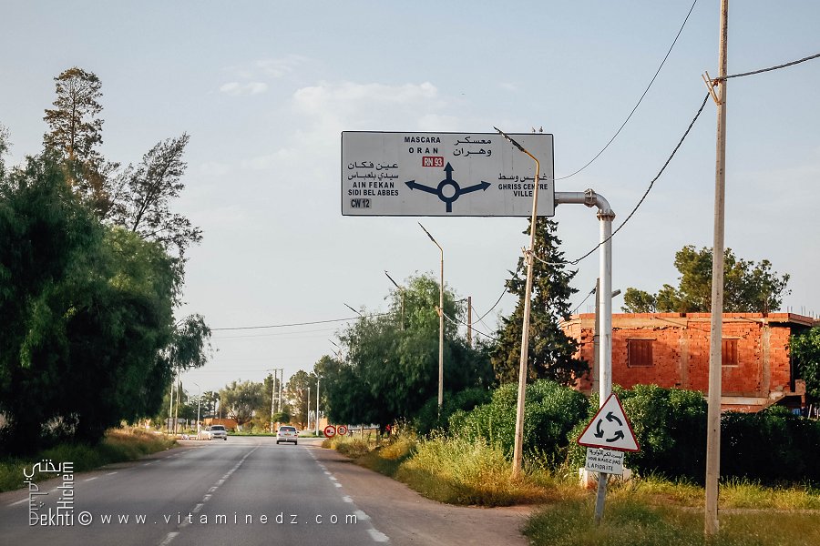 Entrée de Ghriss par le Sud RN93