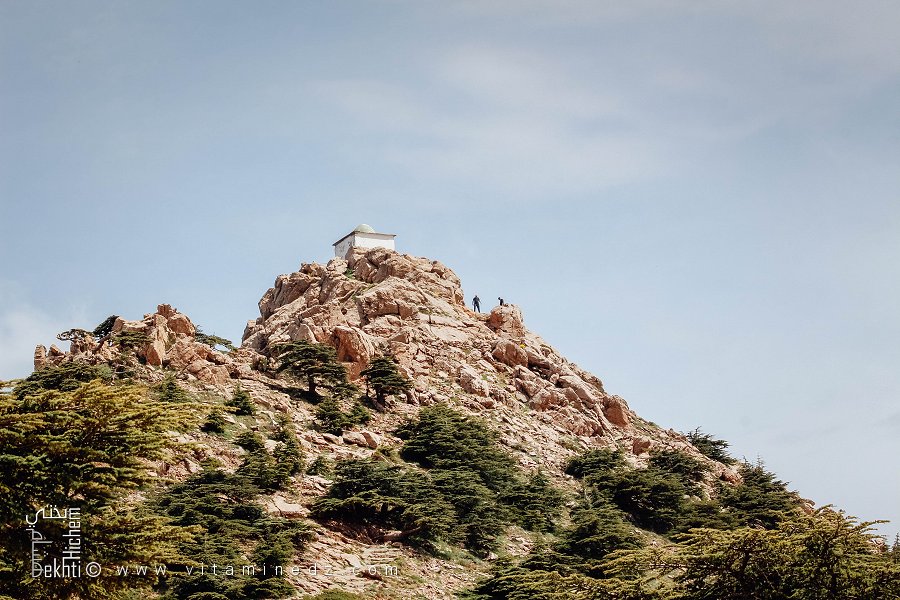 Azro N'Thor, culminant à 1883 mètres dans le massif du Djurdjura, est bien plus qu'un sommet.